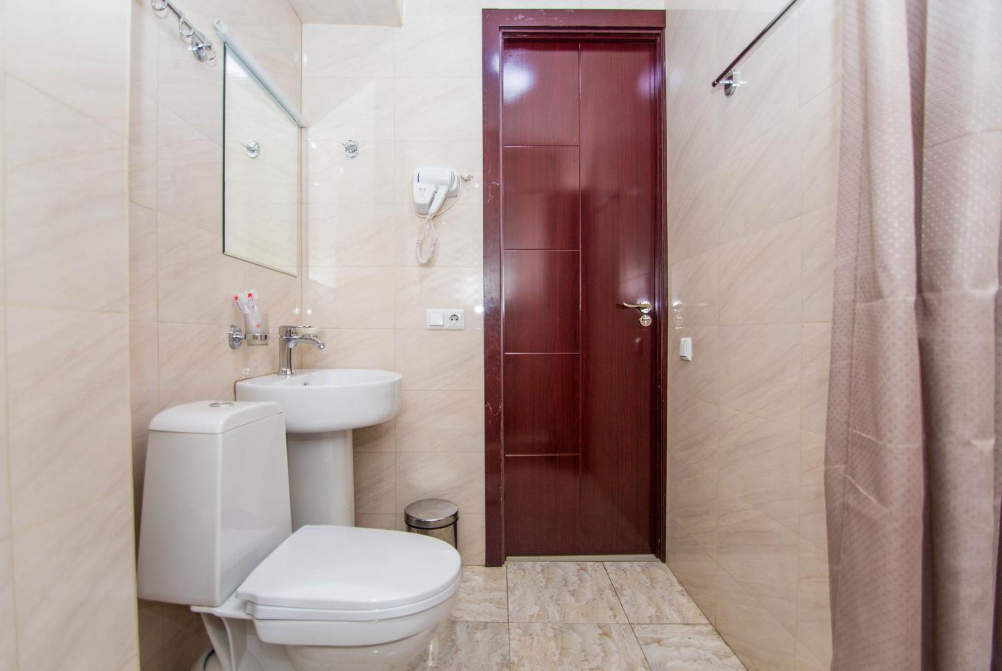 Hotel Care Inn Тбілісі Екстер'єр фото
