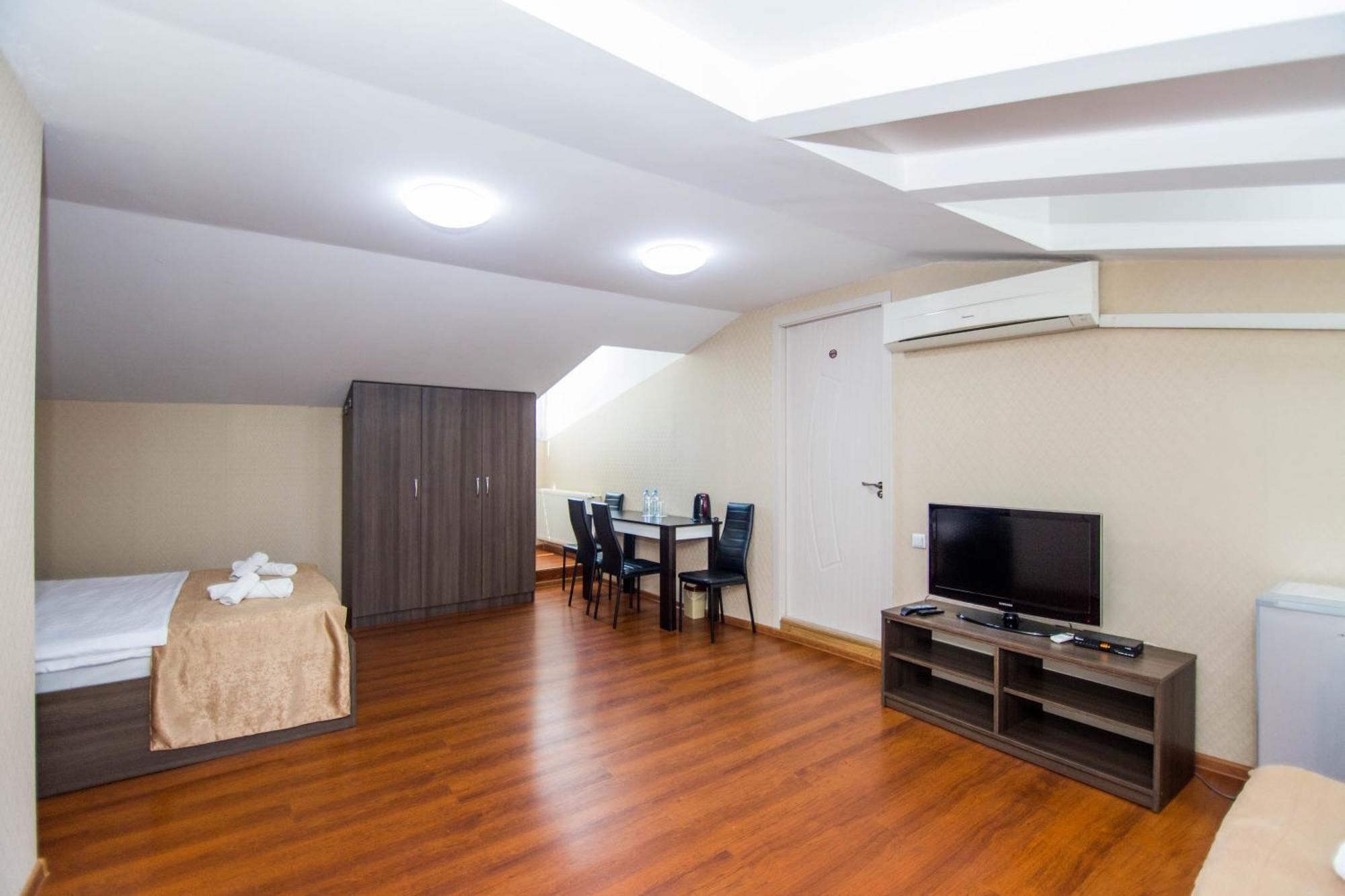 Hotel Care Inn Тбілісі Екстер'єр фото