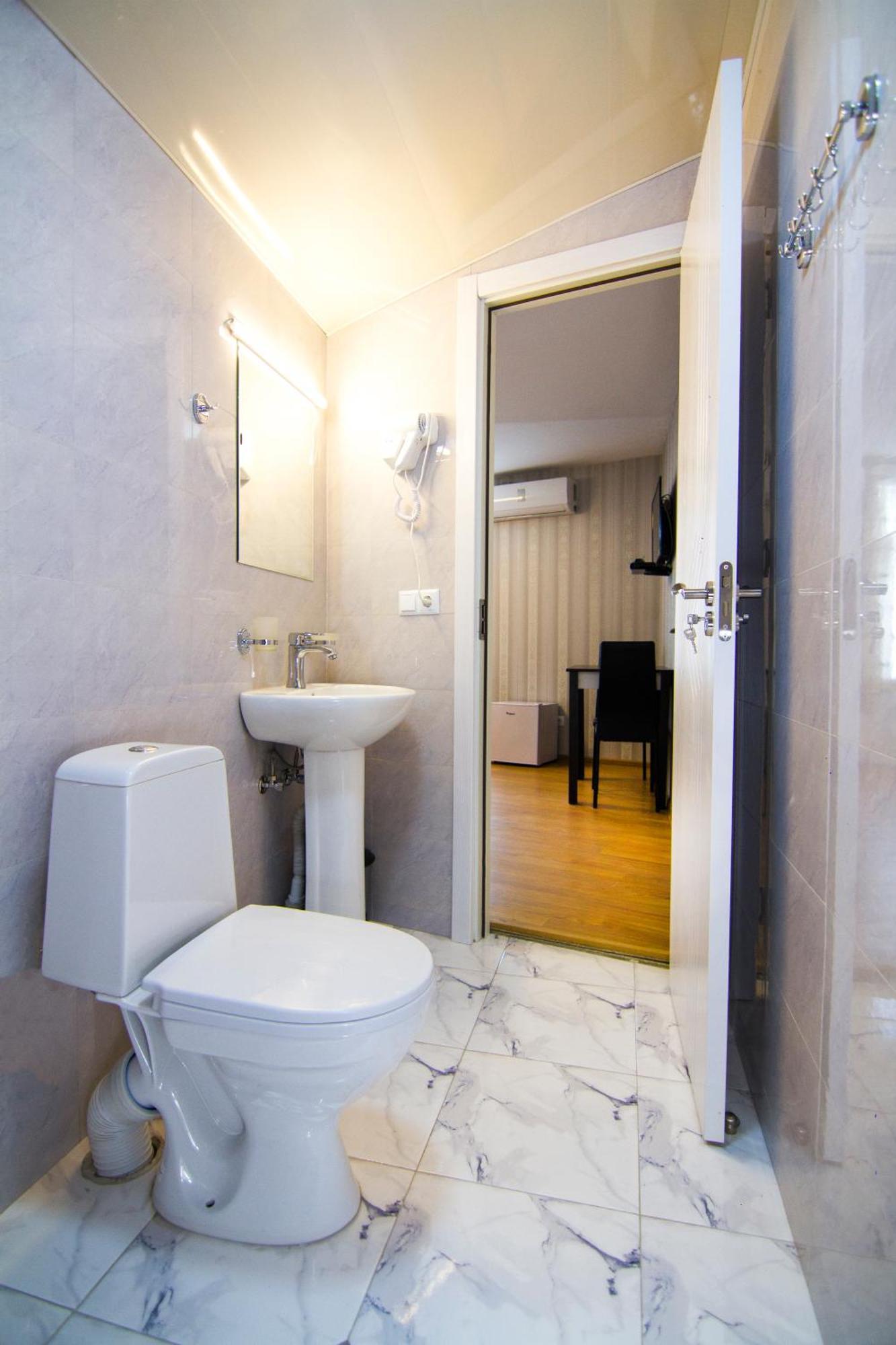 Hotel Care Inn Тбілісі Екстер'єр фото